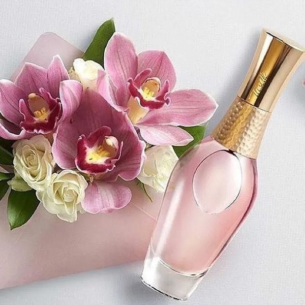 Avon Парфумна вода Treselle (50 мл) Оновлений дизайн 95167 фото